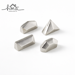 Ensemble de porte-cartes en métal doré géométrique, forme sphère, cylindre, colonne cannelée et arche, design minimaliste pour bureau, cartes de visite et photos - Product Image 6