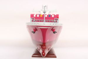 UN MODELO DE BARCO PORTACONTENEDORES APUS FABRICADO CON MADERA DE ALTA CALIDAD - PARA REGALOS EMPRESARIALES Y DECORACIÓN DE OFICINAS - Product Image 2