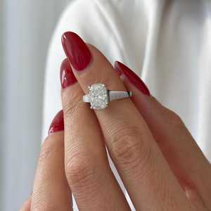 Bague de fiançailles vintage en or blanc avec diamant de laboratoire allongé de 2 carats, taille coussin, sertie de milgrains, certifiée IGI - Product Image 4