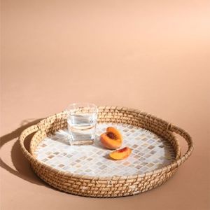 Plateau de service rond en rotin bohème avec incrustation de nacre, tressé à la main, motif floral, pour café, fruits, salle de bain, coiffeuse - Product Image 4