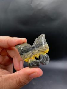 Cabochon en jaspe papillon sculpté à la main de 40 mm, jaune-gris, à dos plat, pour la fabrication de bijoux - Product Image 4