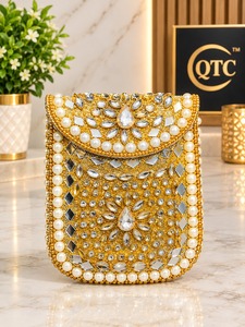 Pochette de soirée de luxe dorée perlée avec fermeture à rabat, ornée de strass, pour mariage, fête ou banquet - Product Image 1