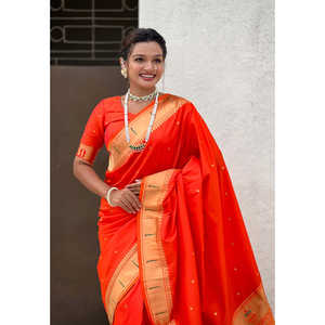Sari en soie Paithani tissé avec des fils d'or orange, robe de soirée élégante - Product Image 4