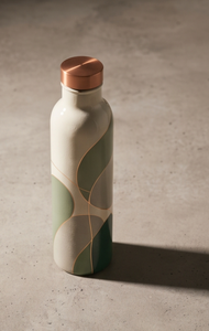 Botella de Cobre Puro con Recubrimiento de Esmalte y Diseño de Logotipo Personalizado, Base de Crema, Patrón Moderno de Bloques de Color, Bebida Ayurvédica para el Bienestar y Deportes - Product Image 2