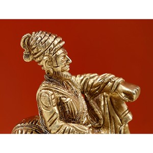 Escultura de latón hecha a mano de 4 pulgadas de Chhatrapati Shivaji Maharaj obra de arte indio - Product Image 3