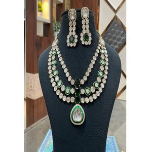 Impresionante Juego de Collar y Aretes de Moissanita Chapados en Oro de la Mejor Calidad para Regalo de Boda y Otras Ocasiones - Joyería Clásica para Mujer - Product Image 1