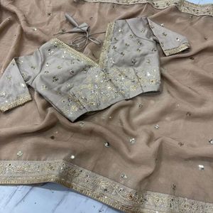 Sari Premium Or Écrasé avec Paillettes et Broderies, Modèle de Créateur pour Soirée, Finition de Showroom pour Mariage et Tenue Ethnique - Product Image 5