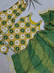 Nueva Colección de Moda: Conjunto de 3 Piezas Reversible con Top Elegante, Pantalones Plazzo y Hermosa Dupatta para Fiestas, Bodas y Diwali en Seda Chinon - Product Image 3