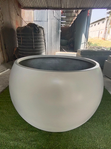 กระถางต้นไม้ทรงกลม ไฟเบอร์กลาส น้ำหนักเบา ทนทาน ดีไซน์ทันสมัย คลาสสิก สำหรับแขวน ตกแต่งบ้าน ใช้ภายนอกอาคาร ผลิตโดย KNT Creations รุ่น Maharashtra - Product Image 2