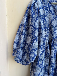 เดรสแม็กซี่ลำลองพิมพ์ลายด้วยมือสำหรับฤดูร้อนสำหรับผู้หญิง ผ้าฝ้าย 100% เสื้อคลุมอินเดีย คอวี แขนยาว ลายดอกไม้ เดรสแม็กซี่ยาว - Product Image 3