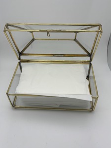 Porte-mouchoirs en verre avec cadre doré, idéal pour la table de toilette, la chambre d'hôtes et la table basse, fabriqué à la main en Inde. - Product Image 2