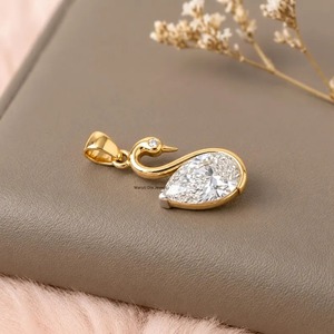 Collar con Colgante de Cisne con Moissanita en Corte Pera para Mujer, Diseño Romántico de Animal, para Uso Diario, de Maruti Dia Jewels - Product Image 6