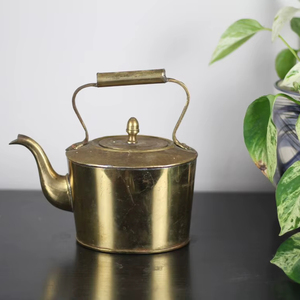 Tetera Marroquí de Latón, Decorativa y Hecha a Mano, para Té de Menta y Ceremonias Culturales, Popular en Oriente Medio y Europa - Product Image 1