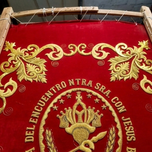 Estandarte procesional de iglesia bordado a mano con hilo de oro |   Estándar Personalizado de Confraternidad Religiosa para Desfiles y Decoración de Altares - Product Image 4