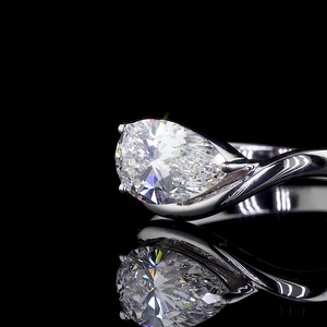 Anillo de Compromiso con Diamante Cultivado en Laboratorio con Corte Pera y Diseño de Ondas - Product Image 4