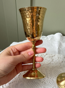 แก้วไวน์ดีไซน์คลาสสิกแบบขายส่ง สลักลายด้วยมือ แก้วค็อกเทลทรงโกเบลต์เคลือบทอง ราคาประหยัด ของขวัญโลหะ - Product Image 2