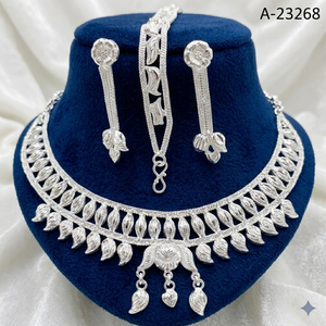 MOLL JEWELLERS Ensemble Collier et Boucles d'Oreilles Floraux Plaqué Or 24K en Alliage de Zinc avec Zircon, Cadeau de Mariage pour Femme - Modèle Tierce Partie 23210 - Product Image 2