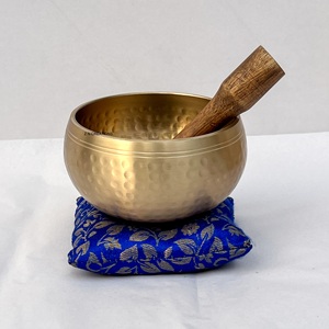 Fabricant de bols chantants martelés de haute qualité, bols sonores de méditation, bols chantants tibétains en bronze et laiton avec marteau et coussin - Product Image 2
