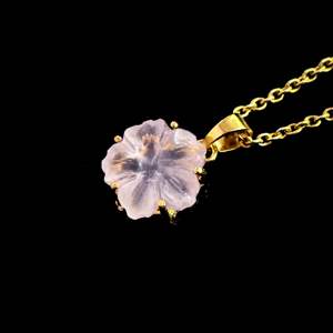 Colgante de Flor de Cuarzo Rosa Natural Tallado, Collar de Piedra Preciosa Hecho a Mano, Colgante de Flor de Cuarzo Rosa Natural para Fabricación de Joyas - Product Image 5