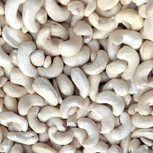 Fournisseur fiable de noix de cajou brutes WW180, WW240, WW320, LP, WS, noix de cajou biologiques en provenance de Santigo, Vietnam - Product Image 1
