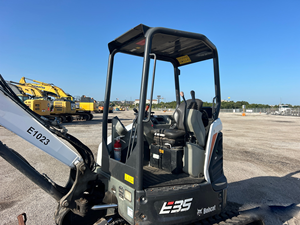 Miniexcavadora Eficiente E35I Modelo 2021 para Jardinería, Servicios Públicos y Desarrollo de Sitios - Product Image 2