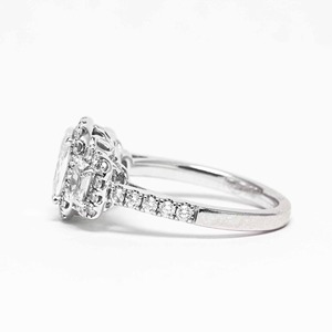 Anillo de Compromiso Moderno de Oro Blanco de 14K con Diamante Cultivado en Laboratorio de 2.00ct, Corte Brillante, Claridad VS2, Engaste de Puntas, Certificado IGI, Trilogía Clásica - Product Image 3