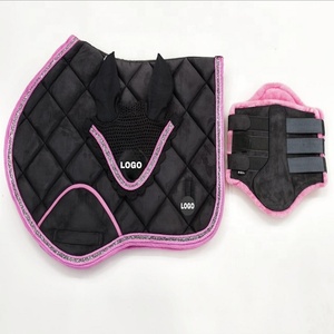 Conjunto de Sillín Ecuestre con Velo Antimosquitos para Caballo, Botas para Patas y Set de Equitación a Juego, Manta de Sillín Transpirable Acolchada - Proveedor YURA EXPORTS - Product Image 1