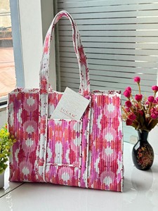 Bolso tote acolchado de algodón hecho a mano con estampado floral vintage, cierre de cremallera, para invierno, primavera y verano, con logotipo personalizado, ecológico, para mujer. - Product Image 4