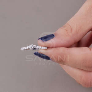 Elegante Anillo de Compromiso y Boda con Moissanita Chevron, Quince Piedras Redondas, Chapado en Oro, Anillo de Eternidad Curvo para Mujer - Product Image 2