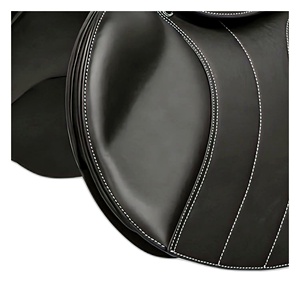Silla de montar inglesa de cuero negro para doma y salto, con contacto estrecho, herrajes de latón y logotipo personalizado - Product Image 5