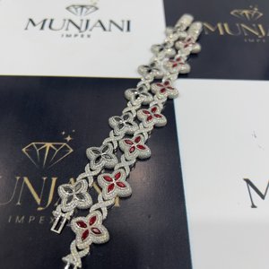 Bracelets et Joncs Élégants en Argent Sterling 925 avec Breloque Fleur, Bijoux en Moissanite VVS Taille Ronde pour Occasions Spéciales - Product Image 3