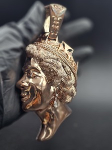 Pendentif de luxe en moissanite « Queen Head » en argent sterling 925, breloque portrait de reine sertie de pierres, bijoux hip-hop - Product Image 6