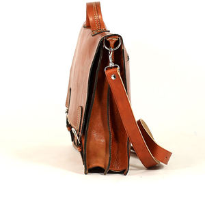 Biyadina Expert Craftsman Bolso de mensajero para hombre Hecho a mano Vintage Rojo Cuero genuino Premium Fashion Satchel - Product Image 2