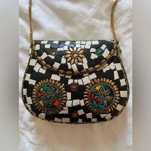 Bolso de Hombro Artesanal con Mosaico Kundan y Diseño Floral, Bolso Cruzado Hecho a Mano para Mujer, Elegante y Moderno - Product Image 1