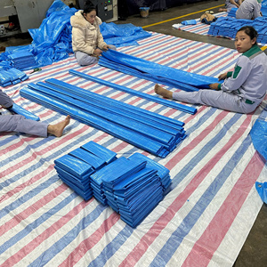 Rouleau de bâche en PE bleu haute résistance, grande durabilité, grande capacité, couleur et taille personnalisables, feuille protectrice polyvalente - Product Image 4