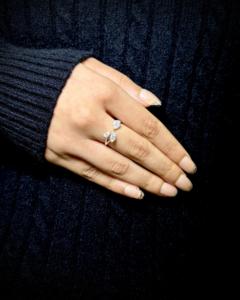 แหวนเพชรทรงเปียร์และมาร์คีส์แบบเปิดประดับเพชรแล็บโกรว์ 3 เม็ด เงินแท้ 925 ขายส่ง OEM ผู้ผลิตและจำหน่ายเครื่องประดับชั้นดี - Product Image 2