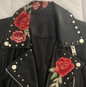 Chaqueta de Moto para Mujer, de Piel de Oveja y PU, de Secado Rápido, con Bordado Floral de Rosas, Cuello Alto, Cierre de Cremallera, Manga Larga, Estilo Invernal - Product Image 3