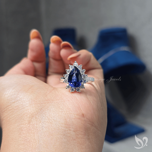 Bague de fiançailles élégante en or blanc 10 carats avec diamant solitaire en forme de poire de 2 carats cultivé en laboratoire et sertissage à tige cintrée - Product Image 5