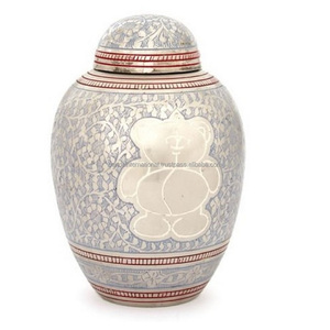 Urnas de cremación para adultos de cúpula superior de latón de alta calidad con hermoso diseño y urnas funerarias de metal con acabado multicolor - Product Image 1