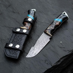 Cuchillo de Caza y Desollado de Acero de Damasco Hecho a Mano, Hoja Fija, Mango de Madera de Resina, para Camping al Aire Libre, OEM Pasha Enterprises - Product Image 3