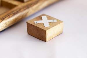 Juego de Tic Tac Toe de Madera para Niños, Juego de Mesa XO con Corazones y Cruces Plateadas, Divertido Juego Familiar, Regalo Perfecto para Todas las Ocasiones - Product Image 6