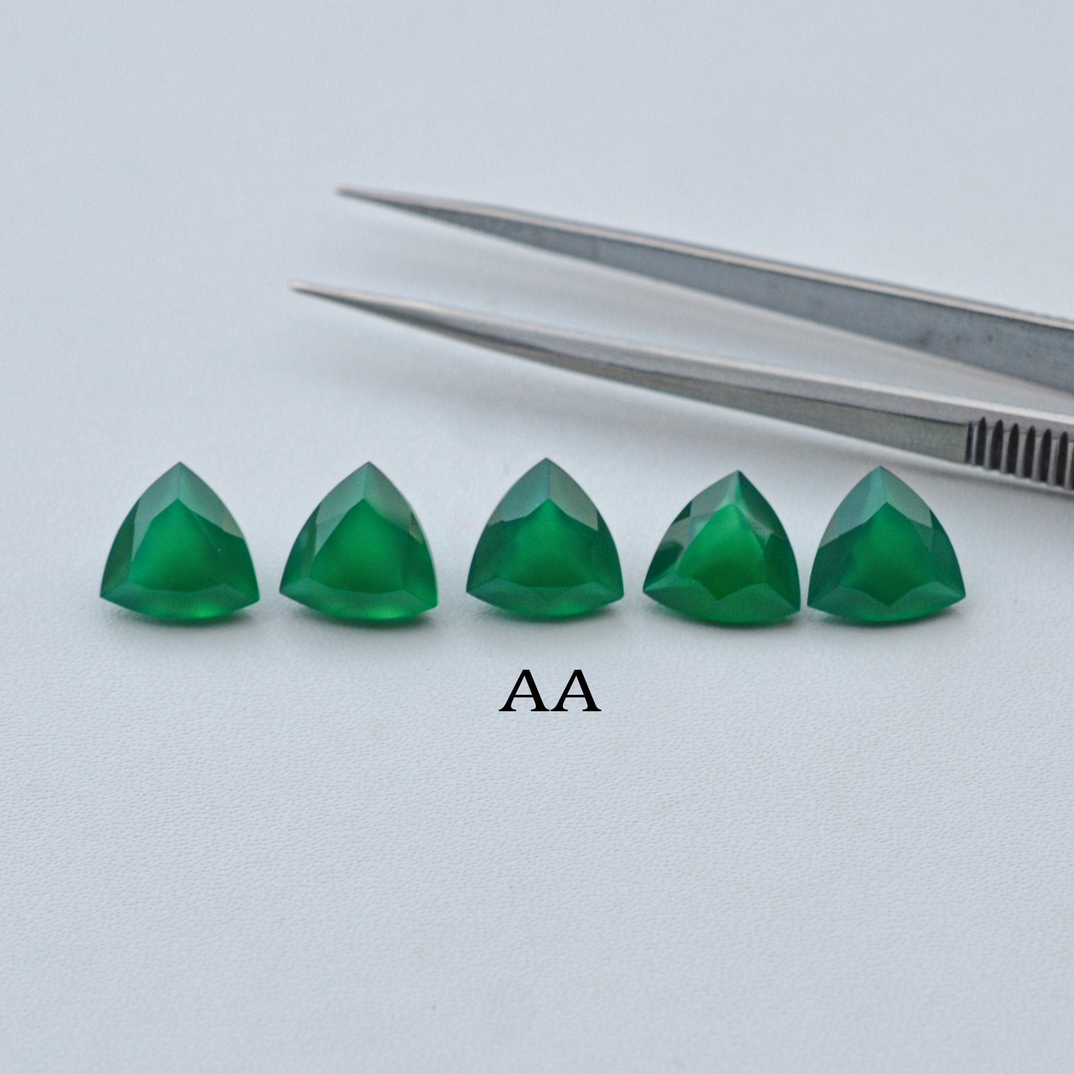 AA   แอบแอบ