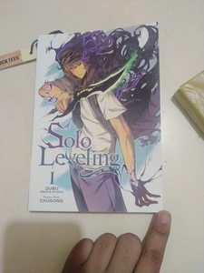 โซโล เลเวลลิ่ง เล่ม 1 ฉบับภาษาอังกฤษ หนังสือปกอ่อน หนังสือการ์ตูนผจญภัยแฟนตาซีเกาหลี - Product Image 1
