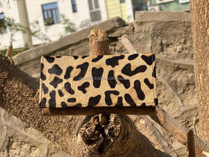 ใหม่กระเป๋าสตางค์หนังสัตว์ทำด้วยมือมีสองส่วนลายพิมพ์สัตว์สัตว์หนังสแนปหนังขนสัตว์กระเป๋าคลัทช์ขนวัวแท้น่ารักไม่ซ้ำใคร - Product Image 2