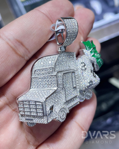 จี้รถบรรทุกประดับเพชรโมอิสซาไนต์ VVS แบบ Iced Out ดีไซน์การ์ตูนรถบรรทุก 3 มิติสั่งทำพิเศษ เงินแท้ 925 สไตล์ฮิปฮอป จี้ห้อยคอขนาดใหญ่ - Product Image 1