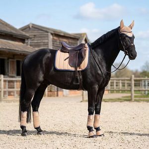 Tapis de selle matelassé anglais en coton et polyester doux de haute qualité pour une équitation quotidienne confortable – Meilleur prix - Product Image 1