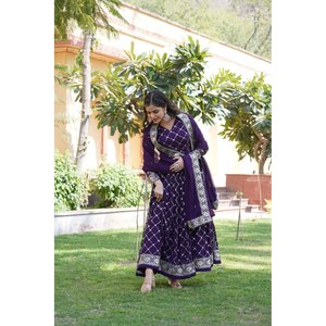 Robe XL avec paillettes brodées pour un look glamour - Product Image 4