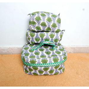 Set de 3 piezas de neceser de algodón acolchado estampado, kit de viaje de algodón indio hecho a mano con estampado de bloques, estuche de esponja para cosméticos - Product Image 3