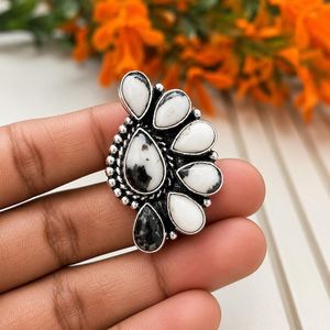 Anillo de Plata de Ley 925 Hecho a Mano al por Mayor con Turquesa Búfalo Blanca Multicorales, Estilo Bohemio Vintage, Gema Opaca - Product Image 1