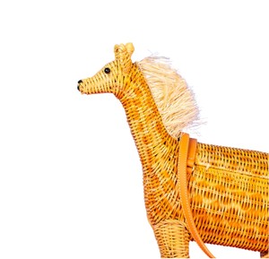 Panier de rangement artisanal en rotin en forme de cheval, organisateur en osier, boîte à jouets décorative, décoration de salon, en fibre végétale durable - Product Image 2